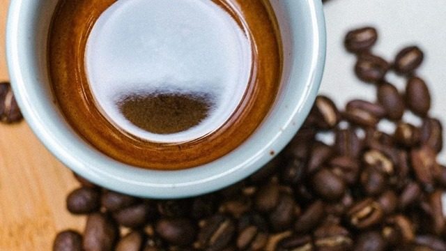 طرز تهیه ی قهوه عربیکا با شیر 